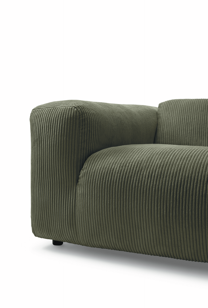 detail eines grünen cordsofas von freistil 187