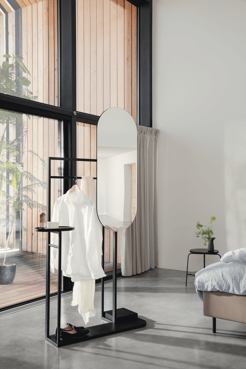 stummer Diener mit integriertem Spiegel