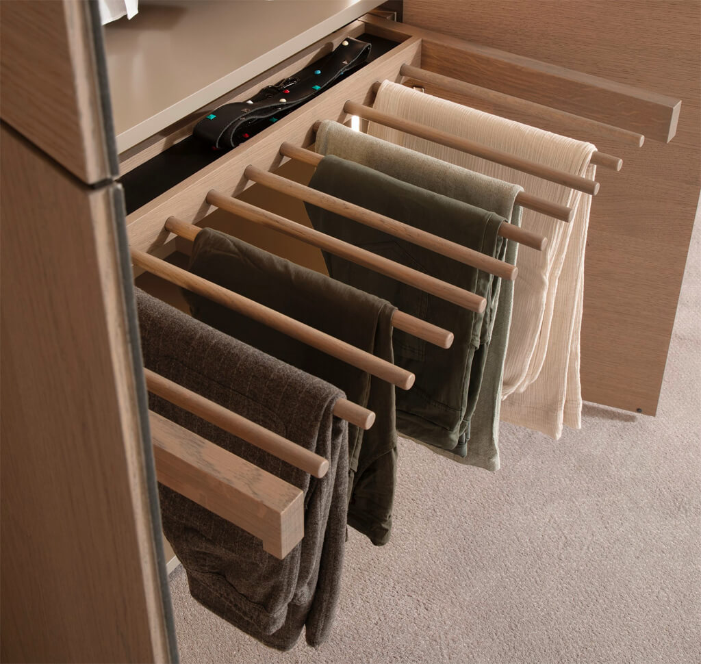 HOsenauszug im Kleiderschrank