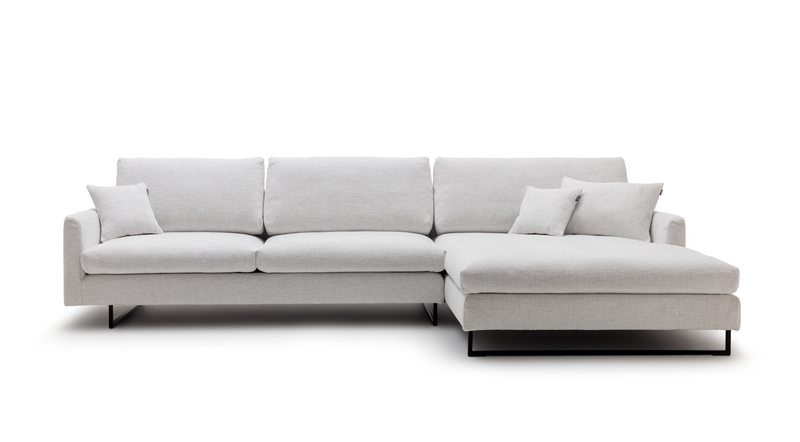 Elegantes Ecksofa in hellgrauer Farbe mit gemütlichen Kissen, ideal für Wohnzimmer