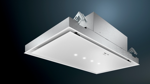 Deckenlüfter mit minimalistischem Design, integrierter LED-Beleuchtung und hochwertigem Edelstahlgehäuse