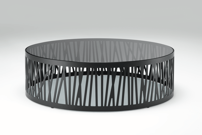 Rolf Benz 8330 - Couchtisch/Beistelltisch Runder Couchtisch aus Metall mit geometrischem Design und Glasoberfläche