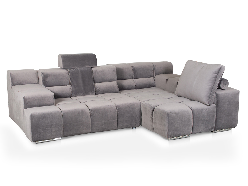 Graue Eckcouch mit weichem Stoffbezug und verstellbaren Kopfstützen auf weißem Hintergrund