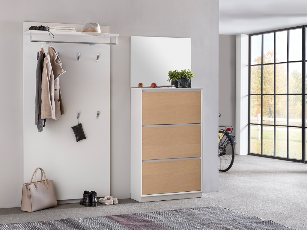 Sudbrock Modo - Garderoben-Set, 3-teilig | Lack verkehrsweiß, Eiche milk furniert | B: 195 cm Flur mit weißer Garderobe, Kleiderhaken, Hutablage, Schuhschrank aus Holz, dekoriert mit Pflanzen und Zubehör