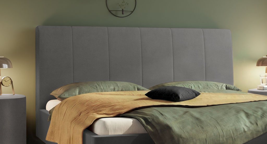 Nahaufnahme des grauen Polsterkopfteils mit eleganter vertikaler Steppung in einem modernen Schlafzimmer (KI-generiert)