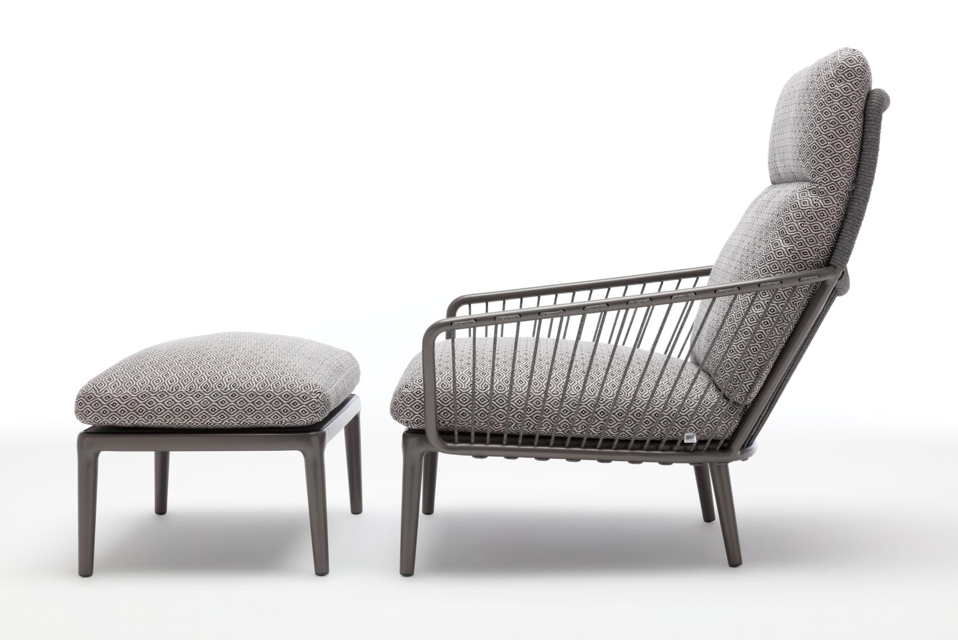 Outdoorsessel und Hocker mit grauem Polster und grauem Gestell