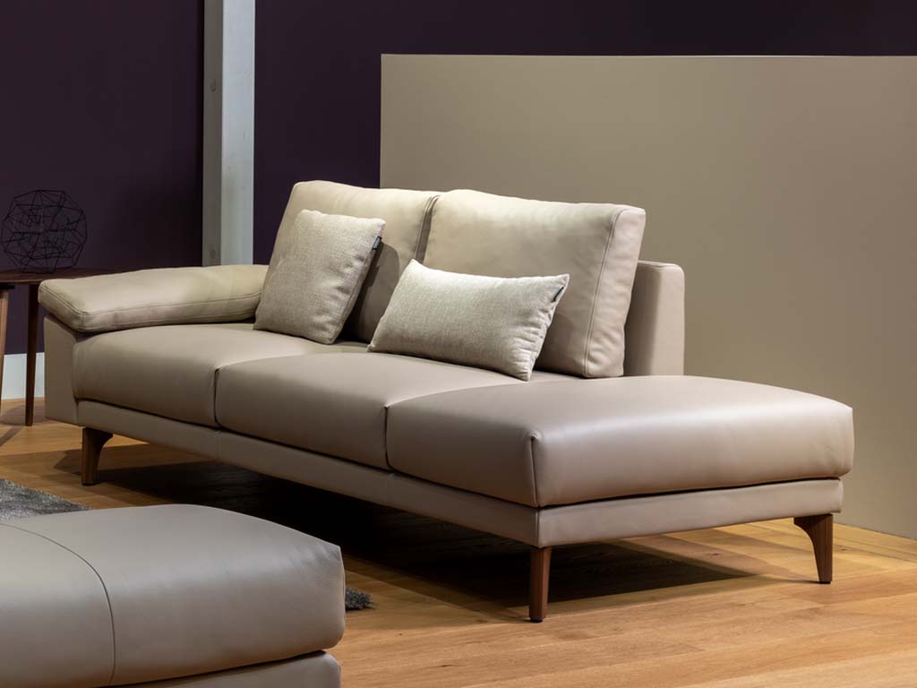 polsterliege in leder beige cr 450 creation by rolf benz