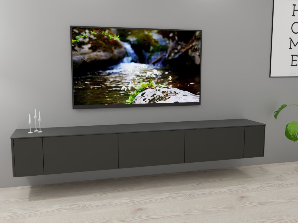 Sudbrock Goya - Lowboard | 2 Türen, 2 Klappen, 1 Schublade | B: 265,2 cm | Lack quarz Graues Wandregal unter einem an der Wand montierten Fernseher, der ein Naturbild zeigt, daneben Kerzenhalter auf hellem Holzboden