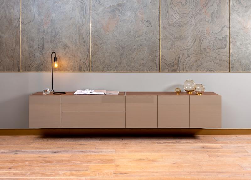 Rolf Benz 9200 Stretto - Hängelowboard | Lack Hochglanz Kakao, Nussbaum furniert | B: 300 cm