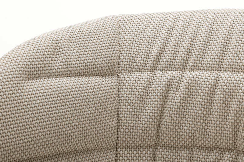 Nahaufnahme der Textur eines beige gepolsterten Stoffsofas
