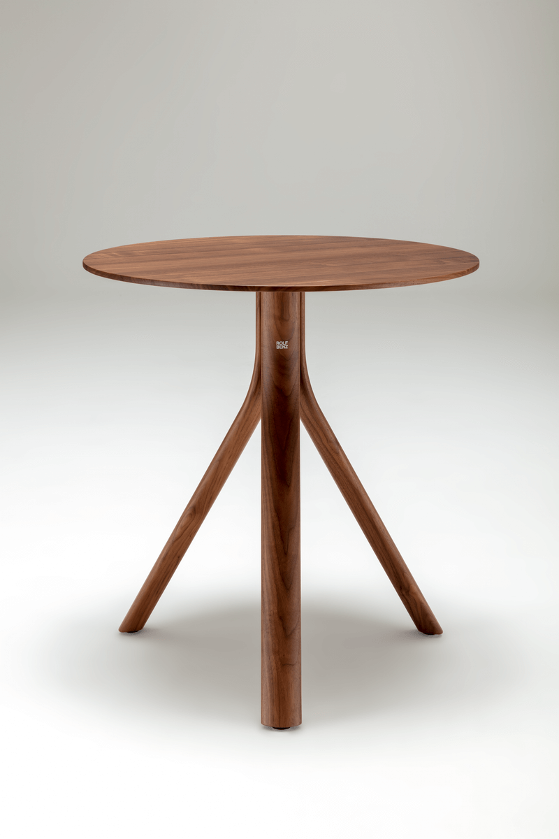 Rolf Benz 976 - Bistrotisch Moderner runder Holztisch mit einzigartigem dreibeinigem Design