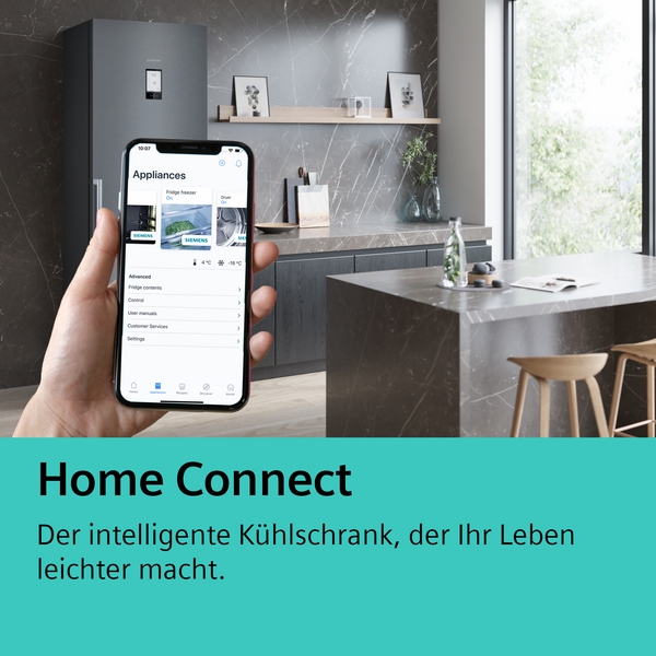 Smartphone mit geöffneter Home Connect App vor moderner Kücheneinrichtung
