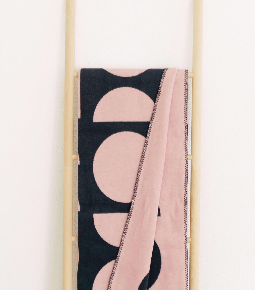 RIEMA MAJA – Wohndecke, recycelte Baumwolle - Kreise | 150 x 200 cm | rosa-blau