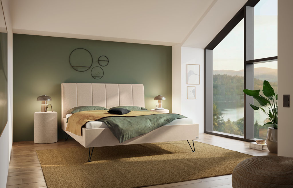 Elegantes Polsterbett in Sandfarben mit vertikaler Steppung am Kopfteil und schwarzen Metallfüßen in einem modern gestalteten Schlafzimmer (KI-generiert)