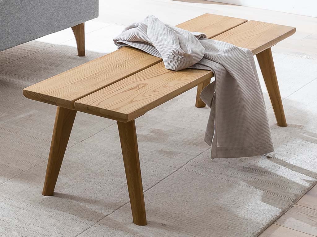 Hasena - Sola Bank | Massivholz | B: 140 cm | alle Ausführungen konfigurierbar braune holzbank auf grauem teppich