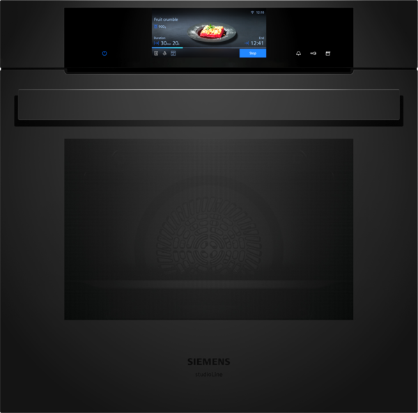 Frontalansicht eines eleganten, schwarzen Siemens studioLine Einbaubackofens mit aktivem Farbdisplay.