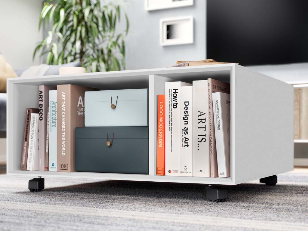 weißer couchtisch mit stauraumfächer und rollen mit bücher und boxen