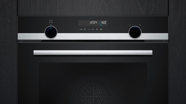 Siemens Nahansicht des Einbaubackofens HB578GES3 in Schwarz mit zwei Drehwählern und Edelstahlgriff.