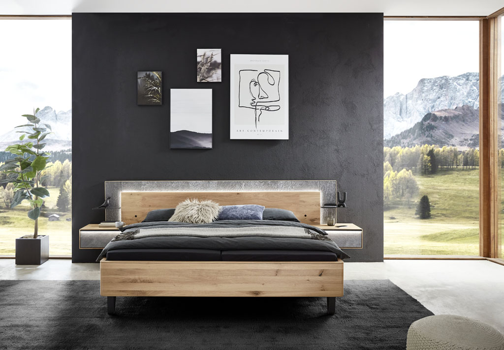 modernes Holzbett mit grauem beleuchtetem Akzent stilvoll dekoriert in einem modernen Raum