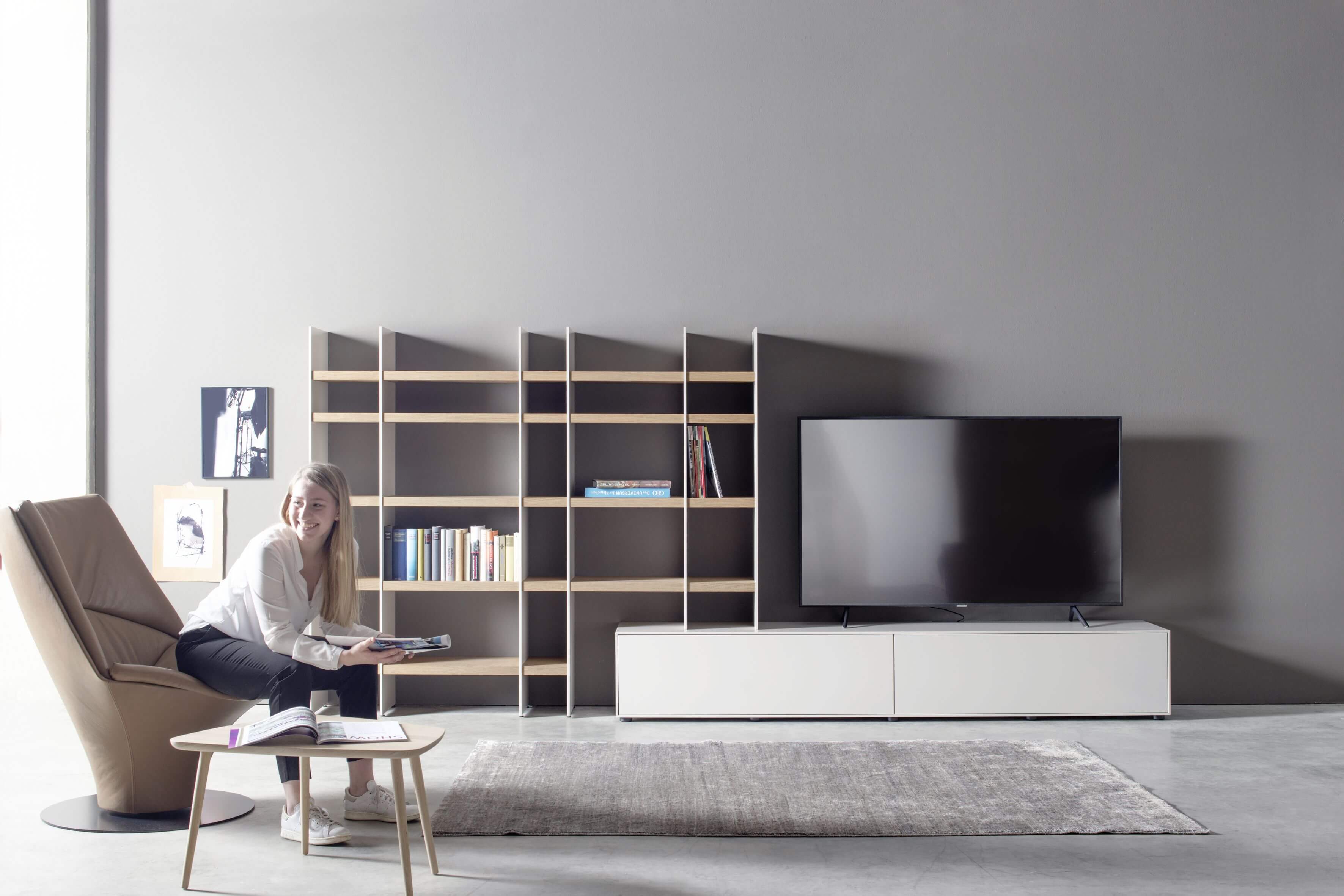 Sudbrock Scala/Game - Wohnwand | Lack blütenweiß, Eiche milk furniert | B: 374,0 cm | H: 167,7 cm Wohnwand mit Regal und Lowboard weiß, eiche Sudbrock Scala Game