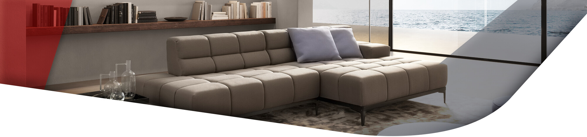 Beiges Sofa mit auffälligen Steppungen von designwerk Oasis.