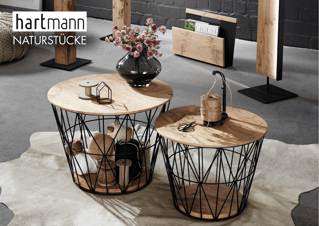 Couchtisch Körbe aus schwarzem Metall und Massivholz Tischplatte rund