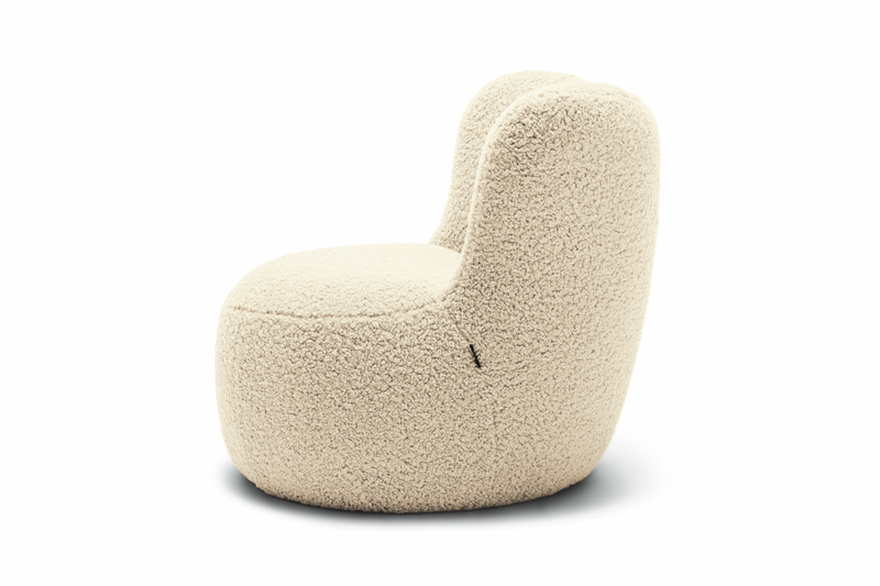 beiger designersessel im plüschbezug vor weißem hintergrund freistil rolf benz 173