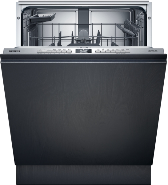 Siemens studioLine - Vollintegrierter Geschirrspüler iQ300 (60 cm) INKL. 5 JAHRE GARANTIE | SX63H804BE Frontalansicht eines vollintegrierten Siemens Geschirrspülers mit geöffneter Tür und sichtbarem Innenraum in Edelstahloptik