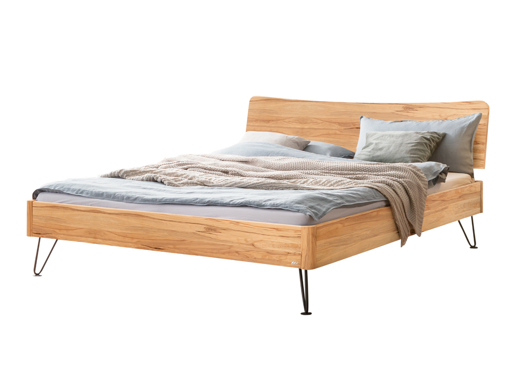 Freistellungsbild eines Hasena Bett Locarno mit einem Bettrahmen in Wildbuche und schwarzen, anthrazitfarbenen Haarnadel-Beinen.