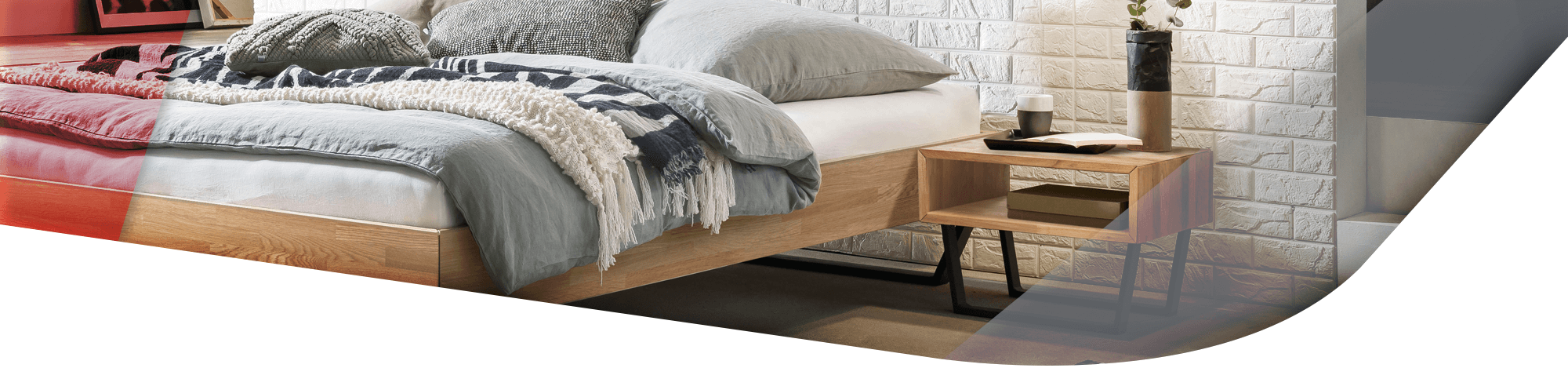 Detailaufnahme eines Hasena Nachttisches aus Holz mit einem dunklen Metallfuß.