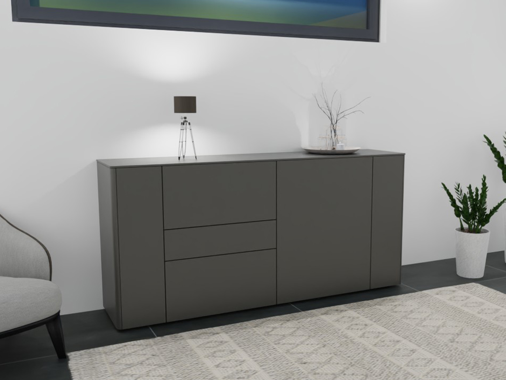 Graue Kommode in modernem Raum mit Lampe, Pflanze und Dekoration