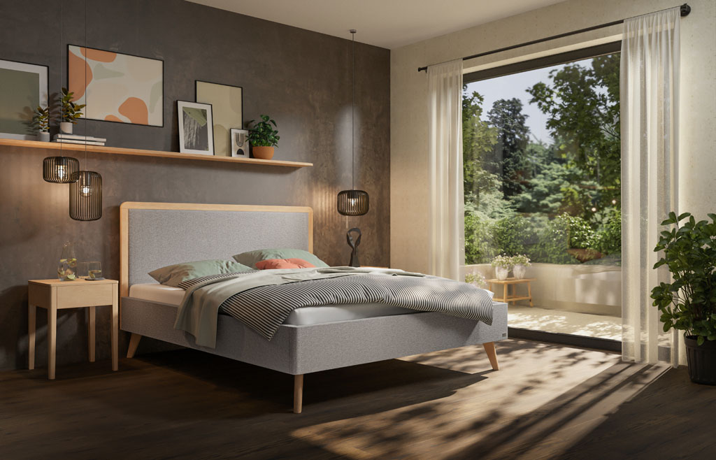Hellgrau bezogenes Polsterbett mit Holzeinfassung am Kopfteil und Holzfüßen in einem modern eingerichteten Schlafzimmer (KI-generiert)