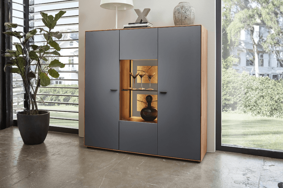 schwarzes Holz Highboard mit Vitrinenfach beleuchtet