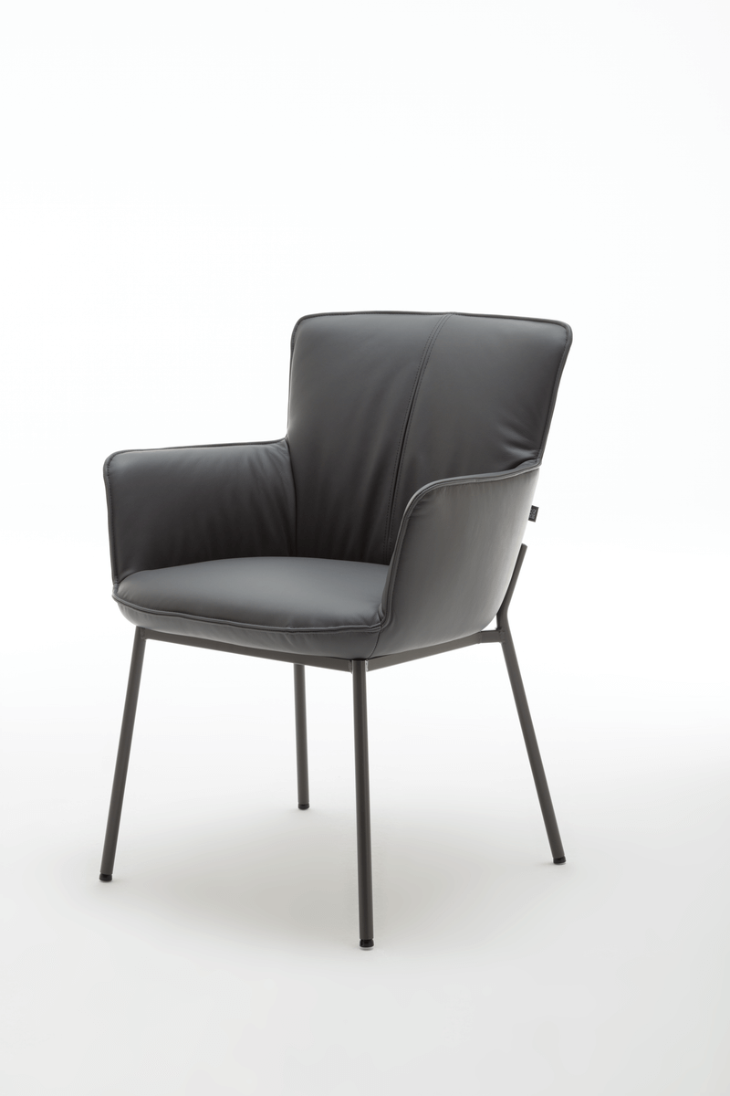 Schwarzer Lederstuhl mit schlanken Metallbeinen, ideal fürs Büro oder Wohnzimmer