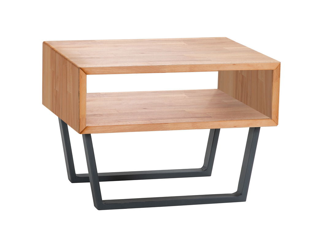 brauner Nachttisch auf schwarzen Kufen und in Form eines offenen Faches vor weißem Hintergrund Jose von Hasena