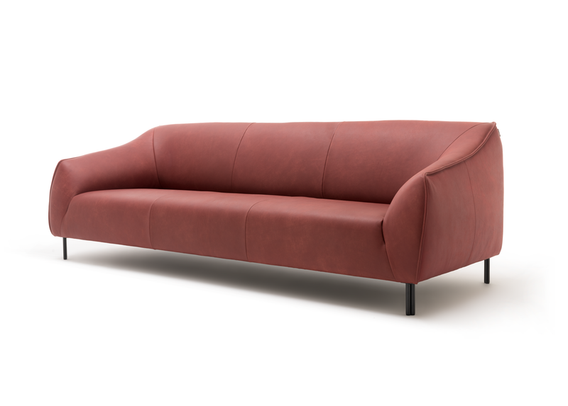 freistil Rolf Benz 132 - Sofabank | Leder braunrot 9223 | B: 232 cm Dreisitziges Sofa mit rotem Lederbezug und eleganten schwarzen Beinen