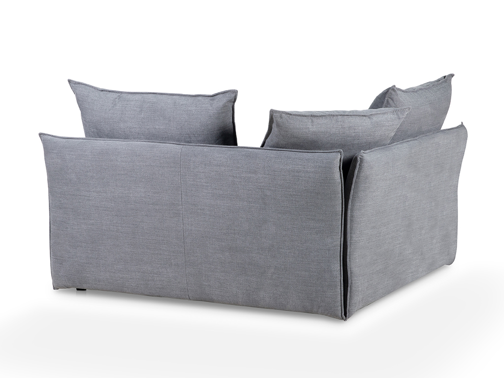 Rückansicht eines modernen grauen Sofas mit Kissen auf hellem Hintergrund