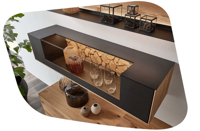 Hängevitrine mit Beleuchtung und Kaminholz-Akzent und anthrazit Oberfläche