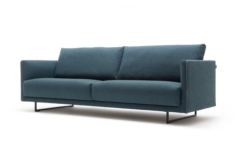 freistil Rolf Benz 133 - Sofabank | Stoff azurblau 4025 | B: 222 cm Blaues dreisitziges Sofa mit modernem Design, Metallfüßen und bequemer Polsterung
