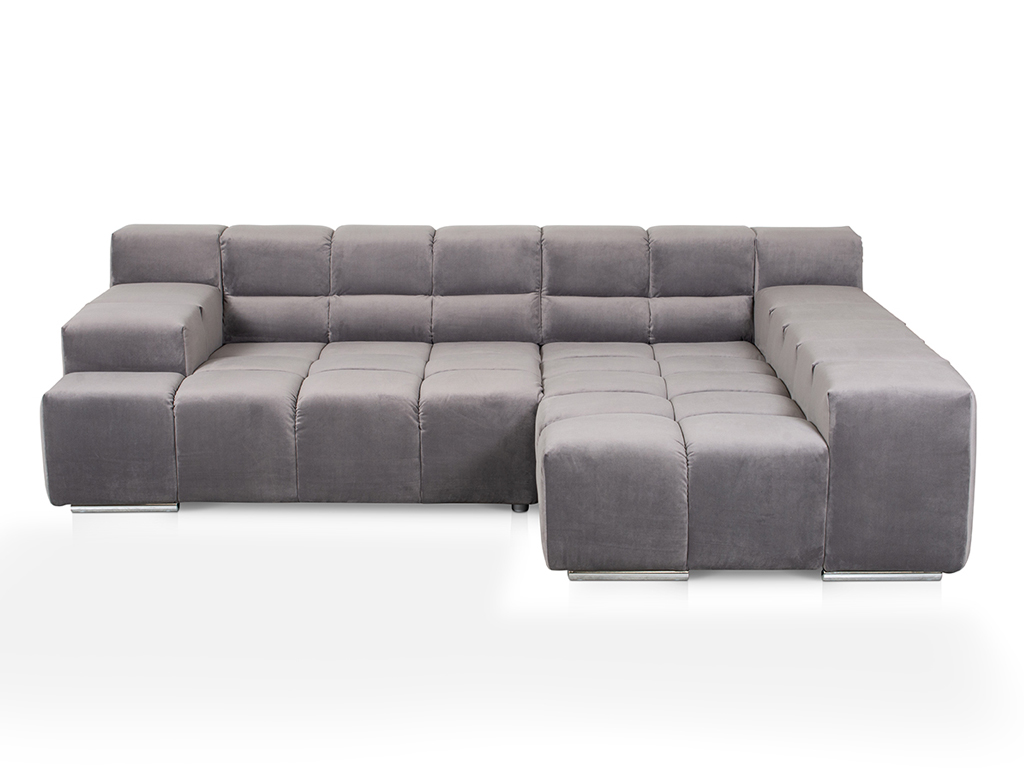 Graues Ecksofa, modern und stilvoll, aus Stoff gefertigt, auf weißem Hintergrund