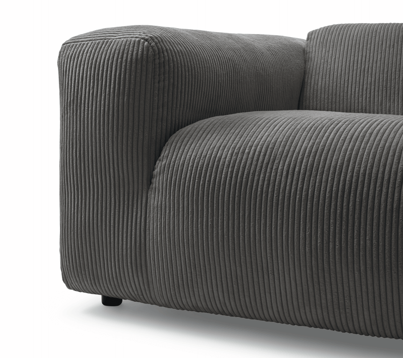 Detail eines grauen cordsofas von freistil 187