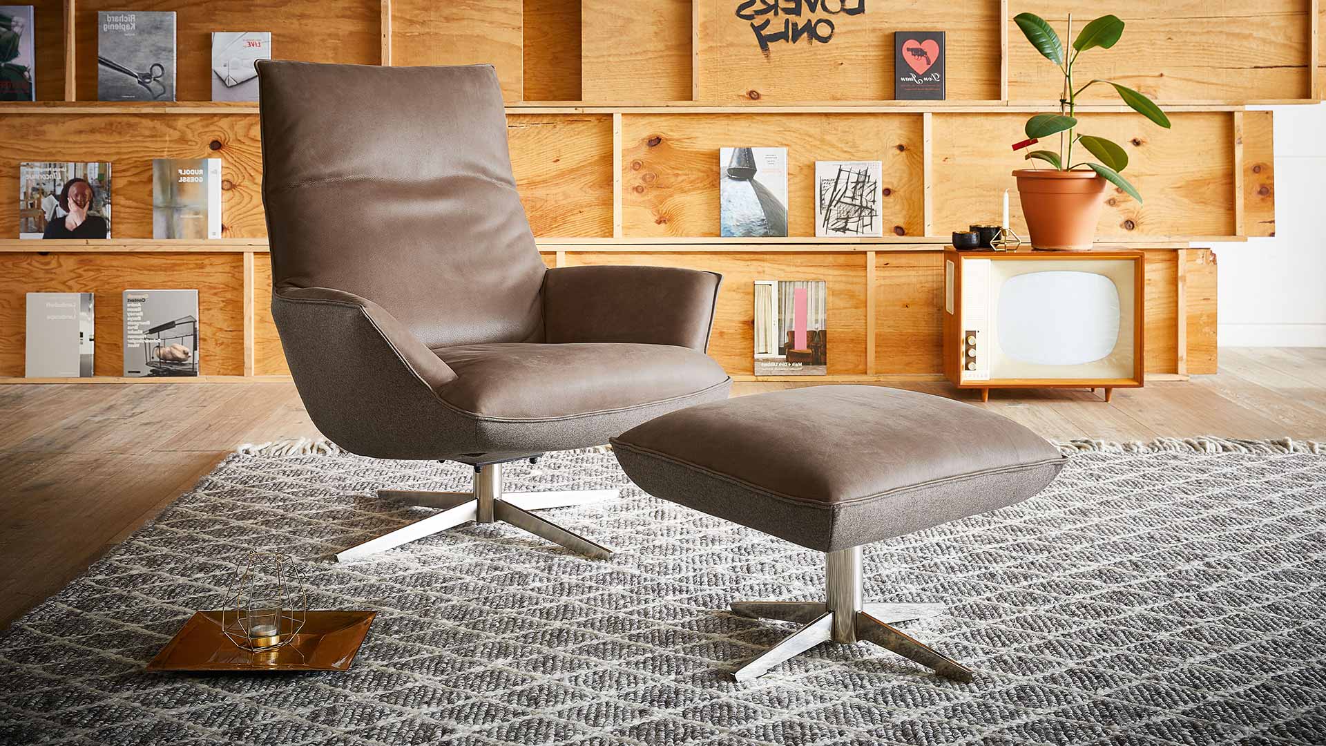 Koinor. Isira | Sessel auf Drehfuß + Hocker auf Drehfuß