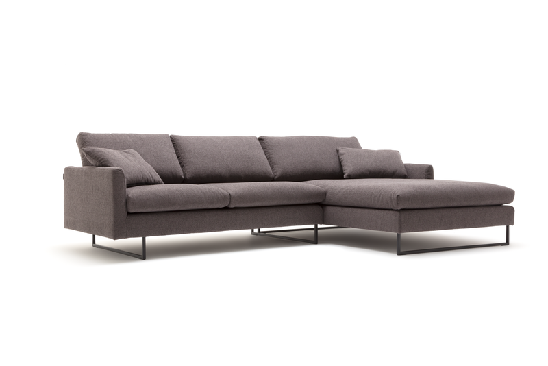 Bequemes graues Ecksofa mit Kissen in modernem Design