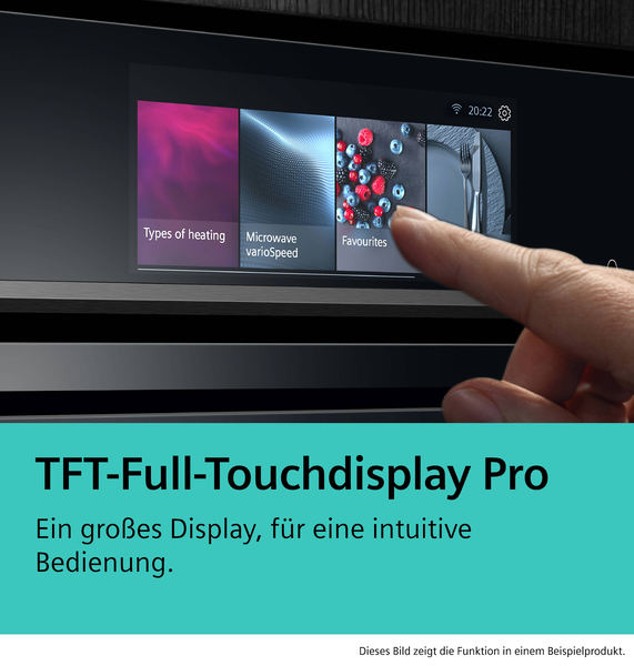 Ein Finger bedient das TFT-Full-Touchdisplay Plus zur intuitiven Steuerung der Backofeneinstellungen.