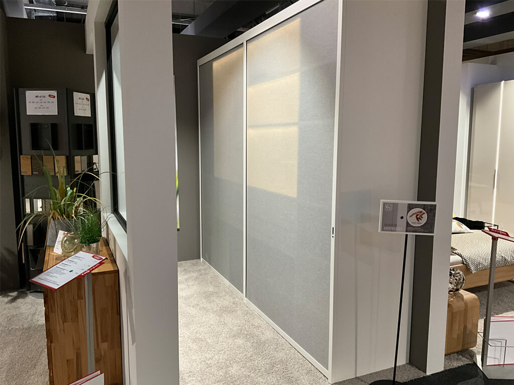 RMW COMFORT CLOSE | Kleiderschrank mit textiler Front