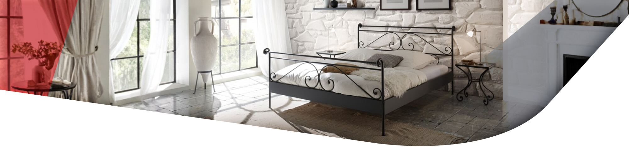 schwarzes Metallbett mit geschwungenem Design