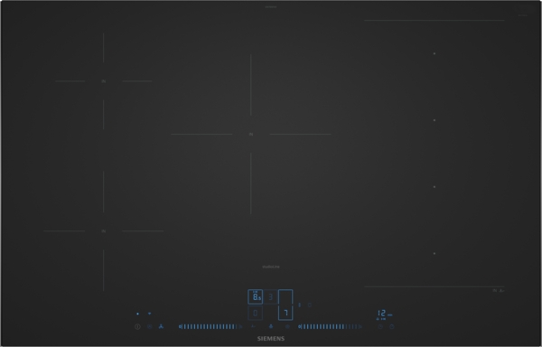 Produktfreisteller eines schwarzen Siemens StudioLine Induktionskochfelds mit Touch-Bedienfeld, das blaue Ziffern und Slider-Elemente anzeigt. Die Kochzonen sind als Kreuze auf der Glaskeramik markiert.