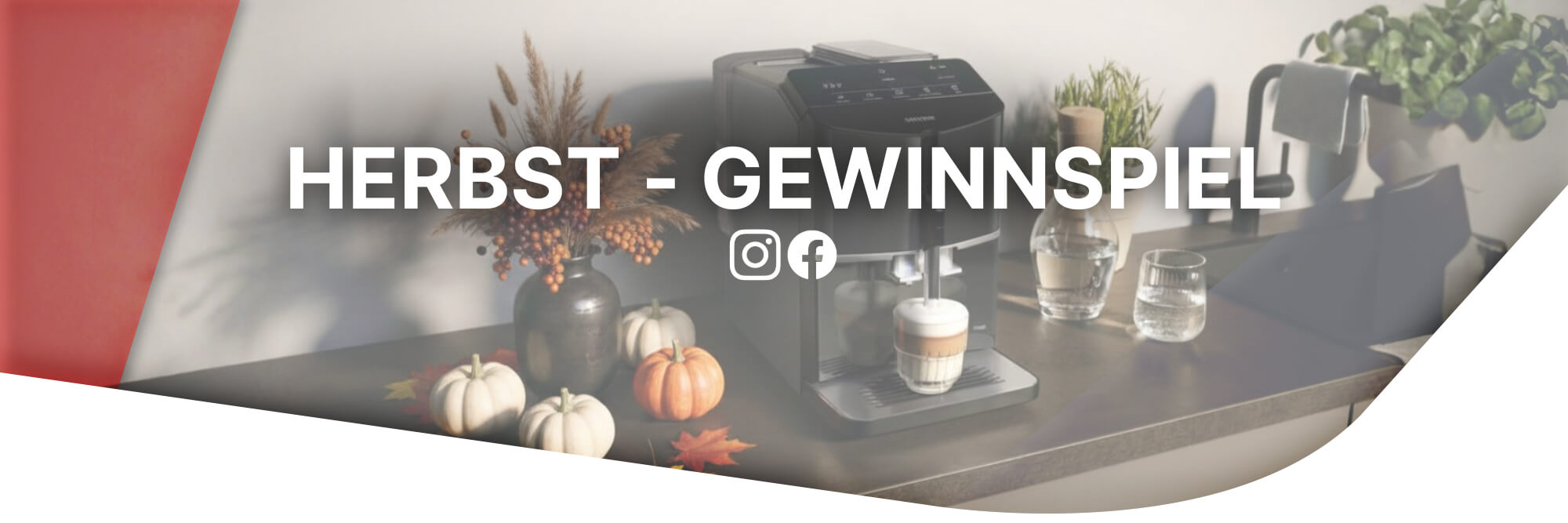 Aufschrift: Herbst-Gewinnspiel mit Hintergrundbild von einer Kaffeemaschine