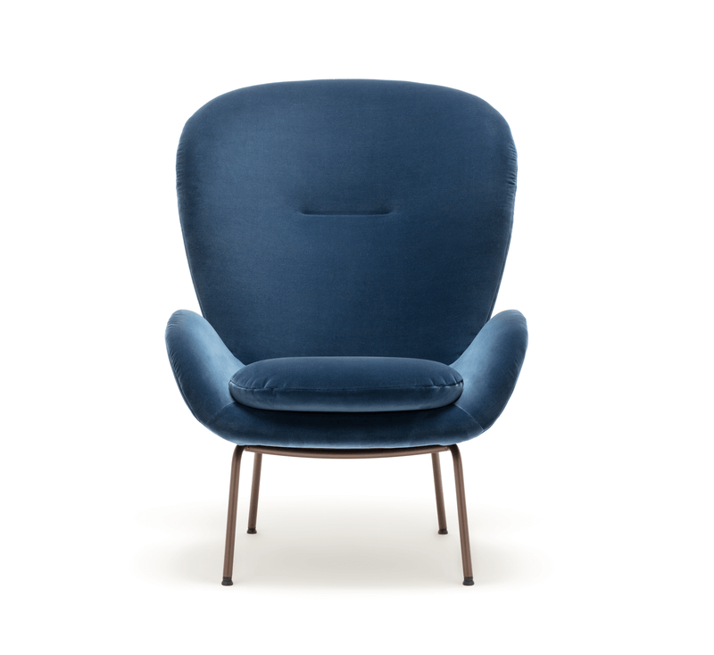 Blauer Sessel mit hoher Rückenlehne, kurzer Sitzfläche und schmalen Beinen in modernem Stil