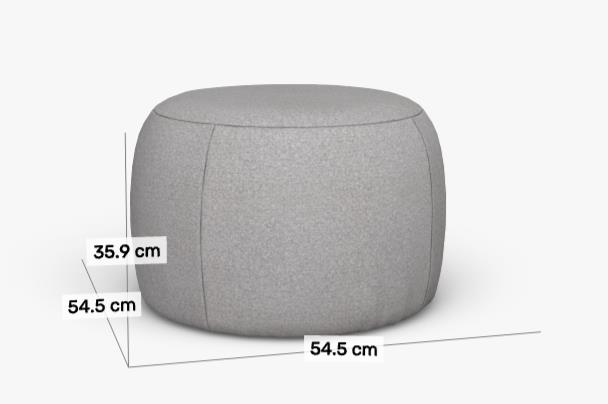 Grauer runder Pouf mit den Maßen 54,5 x 54,5 x 35,9 cm auf weißem Hintergrund